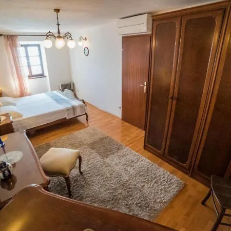 Ela Apartment *