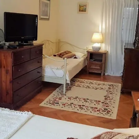 Apartment Ela *